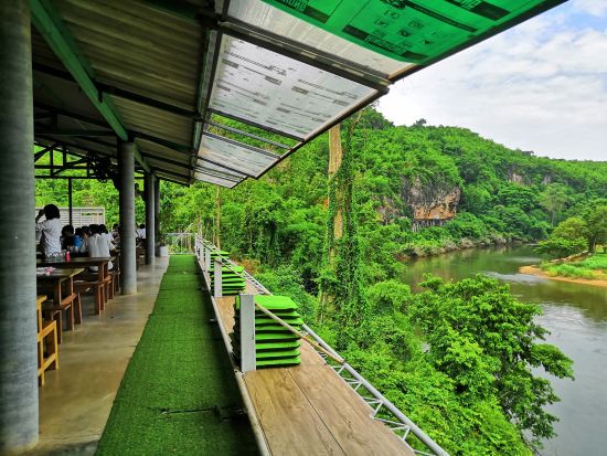 カンチャナブリ日帰りツアー　クウェー川鉄橋＋エレファントキャンプ＋エラワンの滝＜日本語ガイド／昼食付き／バンコク発＞