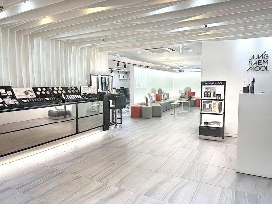 「JUNGSAEMMOOL インスピレーション・アヴェニュエル店」ヘアメイク体験 人気ブランドのサロンで垢抜け＜明洞ロッテ百貨店内／韓国語＞