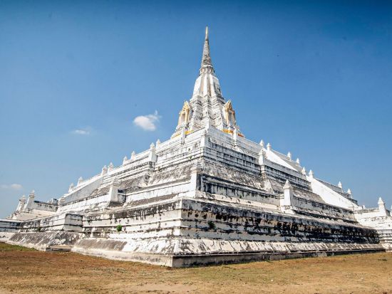 バンコク発アユタヤ直通シャトルバス　アユタヤ遺跡の自由散策におすすめ＜半日／選べる出発時間＞