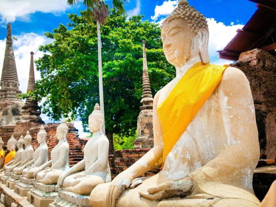 バンコク発アユタヤ直通シャトルバス　アユタヤ遺跡の自由散策におすすめ＜半日／選べる出発時間＞