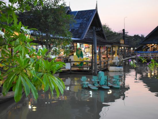 バンコク発パタヤ貸切観光チャーター　海・寺院・マーケットを自分好みに満喫＜1～9名／ガイド無し／現地語ドライバー＞