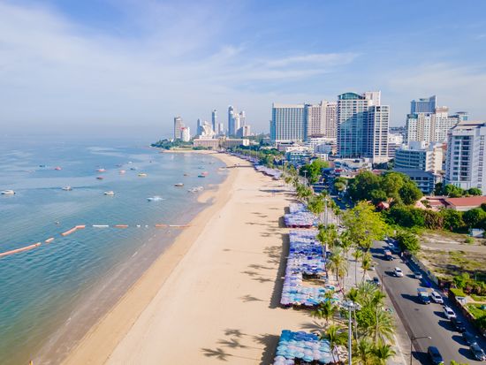 Thailand_Pattaya beach_pixta_108757899