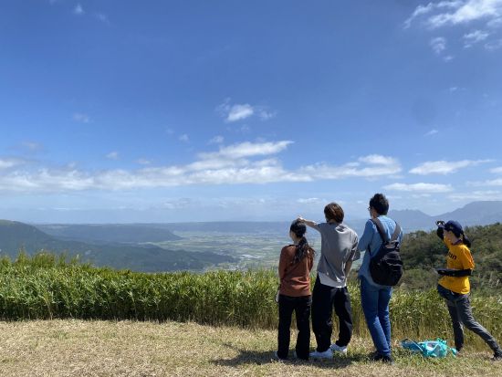 阿蘇・牧野トレッキングツアー　許可された人しか入れない牧野での特別なトレッキング体験　＜3時間半／道の駅阿蘇発着＞ by NPO法人ASO田園空間博物館