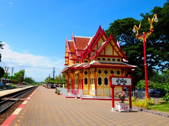 Thailand_Hua Hin_Railway station_shutterstock_220118623