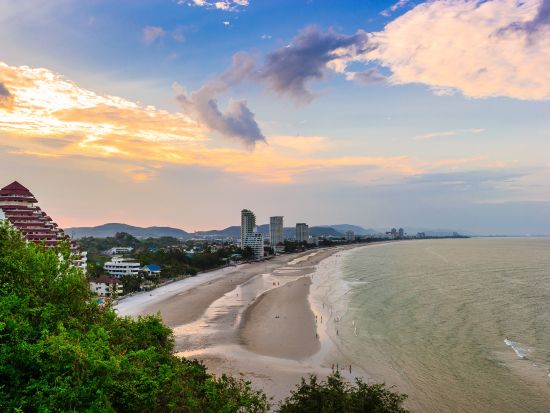 ホアヒン貸切観光チャーター　王室ゆかりの街を自由に巡る＜1～9名／ガイド無し／現地語ドライバー＞