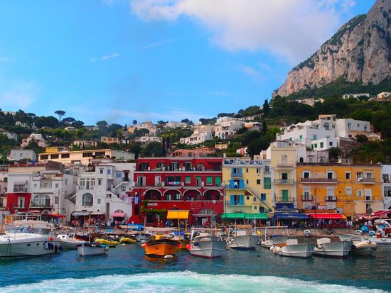 Italy_Capri_Cityscape_pixta_12972902_M