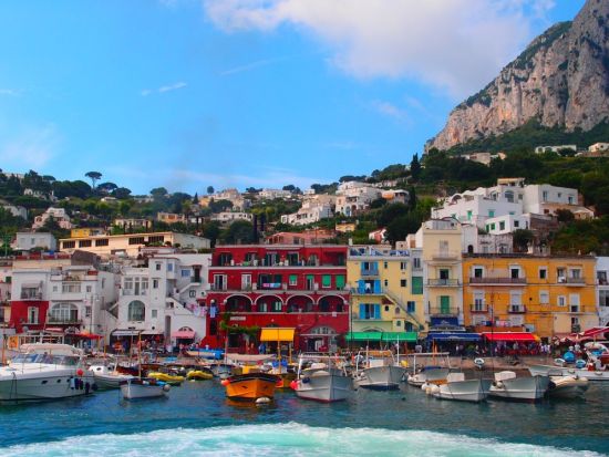  アマルフィを海から望む！カプリ島も巡る、南イタリア絶景ツアー 日帰りまたは1泊2日 ＜貸切／ナポリ発＞by Max Harvest