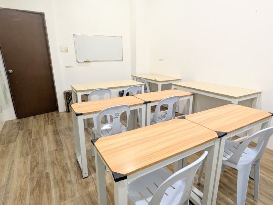 セブ島短期留学　キュリアスワールドアカデミー　1週間で基礎から実践まで学ぶ！食事＋学校寮滞在＋空港送迎付き　日本語サポートあり