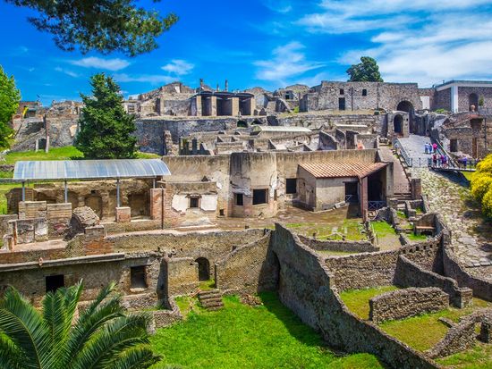 Italy_pompeii_shutterstock_1033620628
