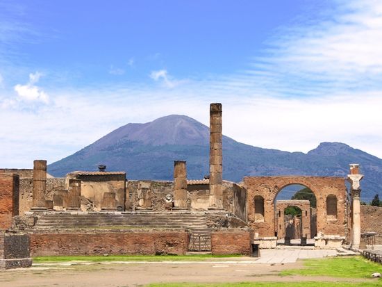 Italy_Pompeii_Ruins_123RF_14644728_ML