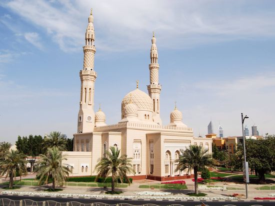 UAE_Dubai_Jumeirah Mosque_shutterstock_14981050