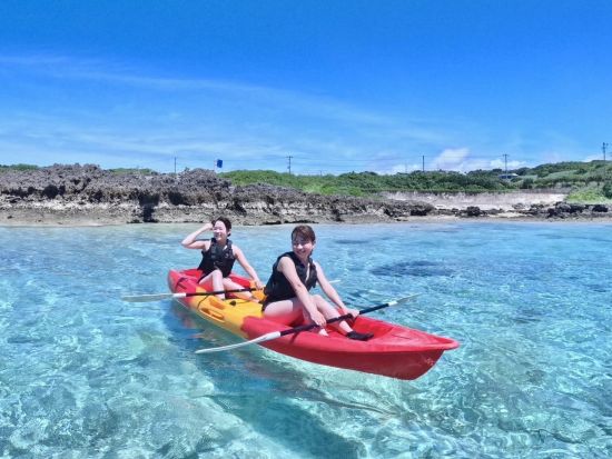 SUPorカヌーでSNS映え間違いなし 宮古ブルーの絶景ビーチを満喫♪人気アクティビティで特別体験＜1.5時間／写真無料／宮古島＞