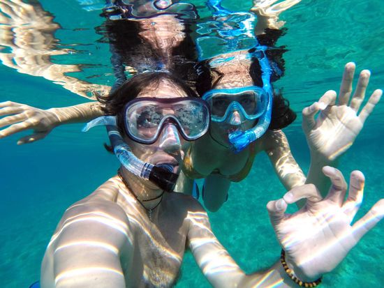 Beach_Couple_in the ocean_pixta_81055151_M