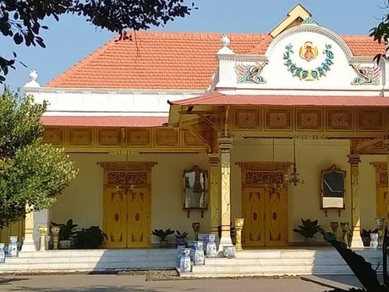 ボロブドゥール遺跡＋プランバナン寺院 2日間ツアー　ジョグジャカルタ王宮見学＋ラーマーヤナ舞踊ショー鑑賞付き＜食事付き／日本語ガイド／ジョグジャカルタ発＞