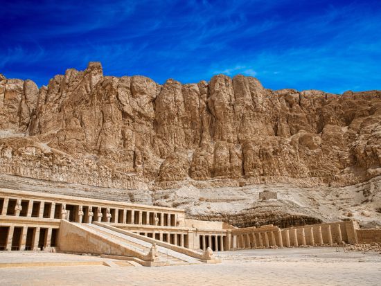 【カイロ空港発着　エジプト8泊9日】ラグジュアリーナイル川クルーズと極上ステイで巡る旅　ピラミッド＋ルクソールなど＜国内線航空券込み／貸切／日本語ガイド＞