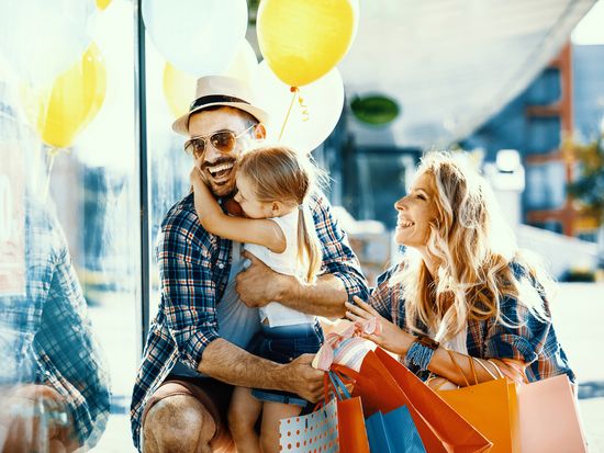Shopping_family_sale_shutterstock_682538539