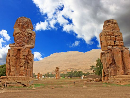 Egypt_Luxor_Colossi of_Memnon_shutterstock_408449143