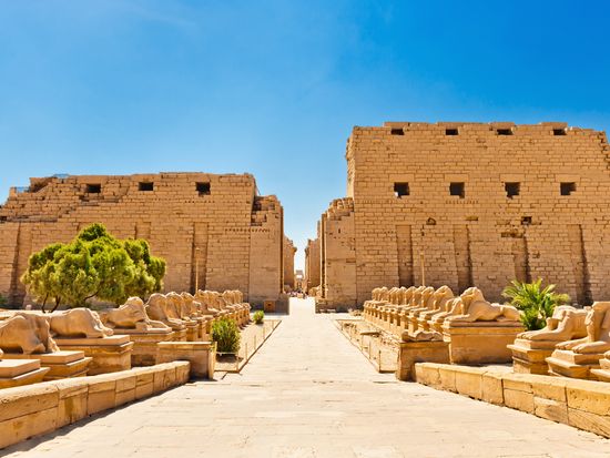 Egypt_Luxor_Karnak_Temple_shutterstock_179121524