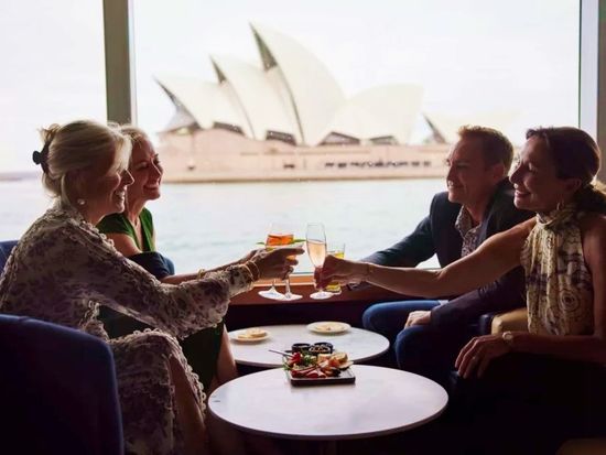 Group-cheers-cocktail-and-premiu