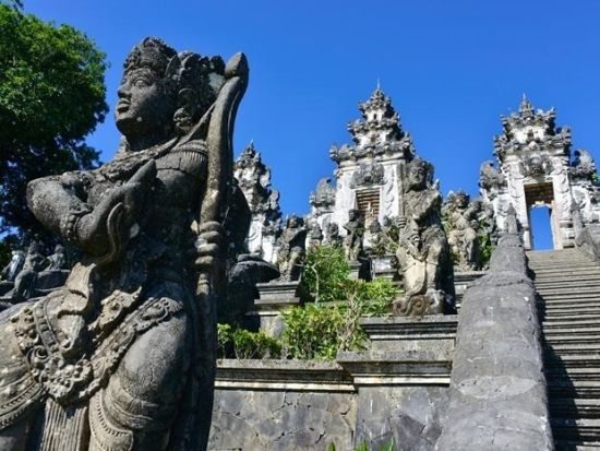バリ島東部巡り1日ツアー　ランプヤン寺院＋ゴアラワ寺院＋クルタゴサ＋トゥナガン＋アメッド＜昼食＆夕食付き／日本語ガイド／バリ島内シャトル乗り放題付き＞