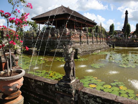 バリ島東部巡り1日ツアー　ランプヤン寺院＋ゴアラワ寺院＋クルタゴサ＋トゥナガン＋アメッド＜昼食＆夕食付き／日本語ガイド／バリ島内シャトル乗り放題付き＞
