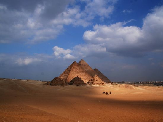 3 giza pyr