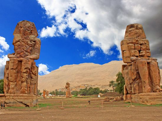 Luxor_Colossi of_Memnon_shutterstock_408449143