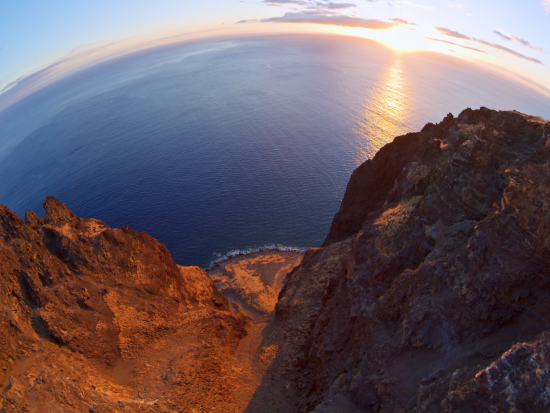 フライト・オブ・アロハ　ハワイ島の壮大な景色を美しい8K映像で体験！没入型の新感覚アクティビティ＜30分または1時間／キングカメハメハ・コナビーチホテル内＞