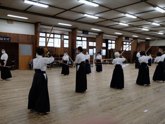 「修武館」にてなぎなた体験 一文字の乱れをマスター＆武道場で記念撮影＜約90分／伊丹市＞