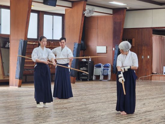 「修武館」にてなぎなた体験 一文字の乱れをマスター＆武道場で記念撮影＜約90分／伊丹市＞
