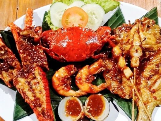 ニュー デワタ カフェ（NEW DEWATA CAFE）食事券＆事前予約サービス　新鮮なシーフードを堪能！＜ジンバラン＞