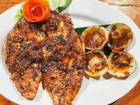 ニュー デワタ カフェ（NEW DEWATA CAFE）食事券＆事前予約サービス　新鮮なシーフードを堪能！＜ジンバラン＞