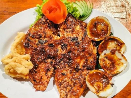 ニュー デワタ カフェ（NEW DEWATA CAFE）食事券＆事前予約サービス　新鮮なシーフードを堪能！＜ジンバラン＞