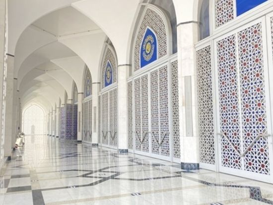 早朝到着便対応！空港発クアラルンプール観光ツアー　ブルーモスク＋ピンクモスク＋バトゥ洞窟＜日本語ガイド／空港お迎え＆ホテルお送り＞