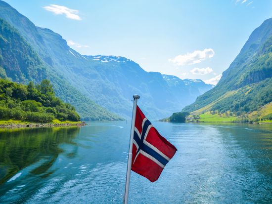 ベルゲン急行・フロム鉄道とソグネフィヨルド紀行 1泊2日周遊ツアー＜8月／日本語／オスロ発ベルゲン着＞by[みゅう]プチ旅