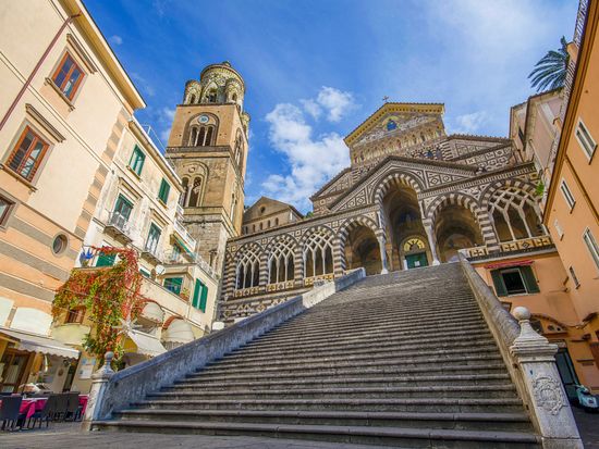 Italy_Amalfi_Duomo_shutterstock_774628894 (1)