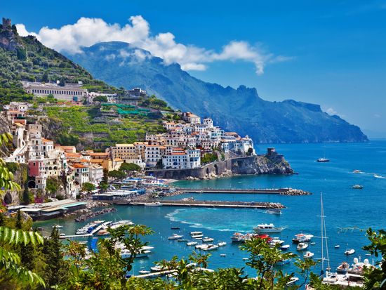 Italy_Amalfi Coast_Amalfi_Shutterstock_110520746
