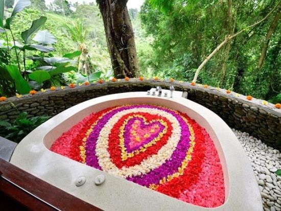 ジャナタ・リゾート＆スパ「Jannata Resort & Spa」ロマンティックディナー　スパ＆フラワーバス＆ウブド散策＜ホテル送迎／シャトル乗り放題＞