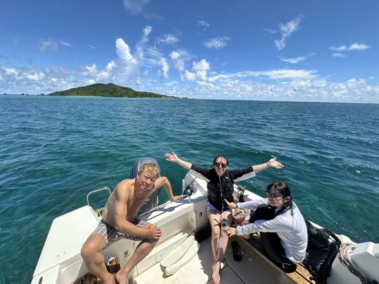 【貸切／大神島】ボートチャーター半日ツアー！島尻船主組合長がご案内 島周遊×シュノーケル×洞窟探検など自由に満喫＜7名まで／クーラーボックス・器材貸出＞