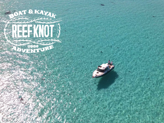 【貸切／大神島】ボートチャーター半日ツアー！島尻船主組合長がご案内 島周遊×シュノーケル×洞窟探検など自由に満喫＜7名まで／クーラーボックス・器材貸出＞