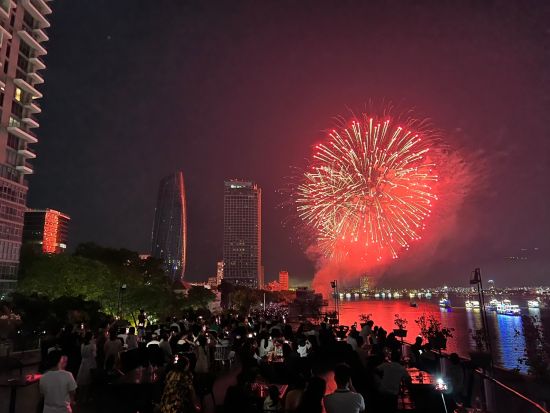 2025年7月12日限定！ダナン国際花火大会　決勝戦鑑賞ツアー＜夕食付き／日本語ガイド＞