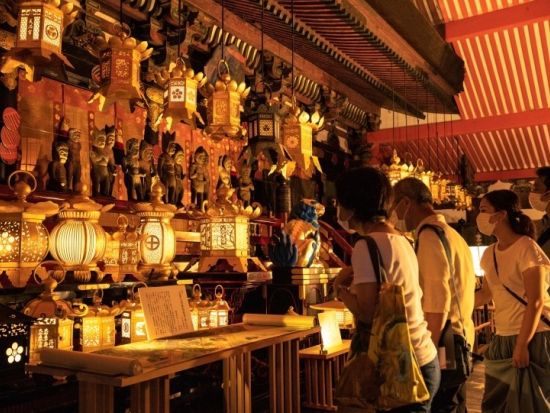 京都バスツアー 夜の夏の旅 北野天満宮 御手洗川足つけ燈明神事と国宝御本殿石の間通り抜け神事＜夕食付き／約4時間／京都駅発＞by おこしバス（京都定期観光バス）