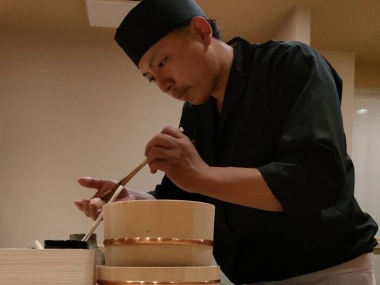 本格寿司職人が直伝！酢飯から握りまで体験できる寿司作りワークショップ 学んで作って食べる楽しい参加型プラン＜お子様のご参加OK／福岡＞