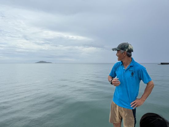 【貸切】カヤックツアー！ガイド歴28年のたっちゃんがご案内 洞窟探検・海岸線クルージング・地形解説まで＜午前・午後／3時間／3歳～／宮古島＞