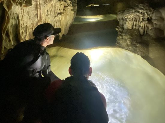 【貸切】カヤックツアー！ガイド歴28年のたっちゃんがご案内 洞窟探検・海岸線クルージング・地形解説まで＜午前・午後／3時間／3歳～／宮古島＞