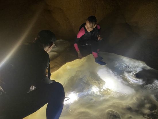 パンプキンホール鍾乳洞カヤック＆シュノーケルツアー！ガイド歴28年のたっちゃんがご案内 ＜午前・午後／3時間／3歳～／保全利用協定締結事業者／宮古島＞