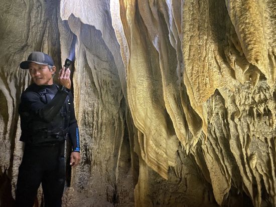 【貸切】パンプキンホール鍾乳洞カヤックツアー！ガイド歴28年のたっちゃんがご案内 ＜午前・午後／3時間／3歳～／保全利用協定締結事業者／宮古島＞