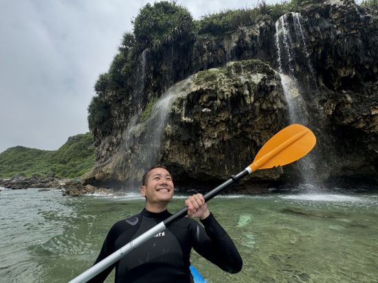 【貸切】パンプキンホール鍾乳洞カヤックツアー！ガイド歴28年のたっちゃんがご案内 ＜午前・午後／3時間／3歳～／保全利用協定締結事業者／宮古島＞