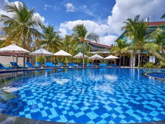 レンボンガン島日帰りツアー　4つ星「マハギリ・リゾート」のプールデイユースプラン＜英語／送迎／ランチ付き／バリ島内シャトル乗り放題付き＞