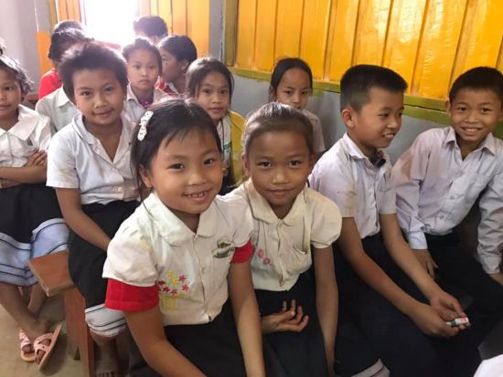 ナムアン村訪問ツアー　現地の子どもたちと笑顔あふれる文化交流　バンビエン観光付きプランあり＜1日 or 2日／日本語ガイド／ビエンチャン発着＞